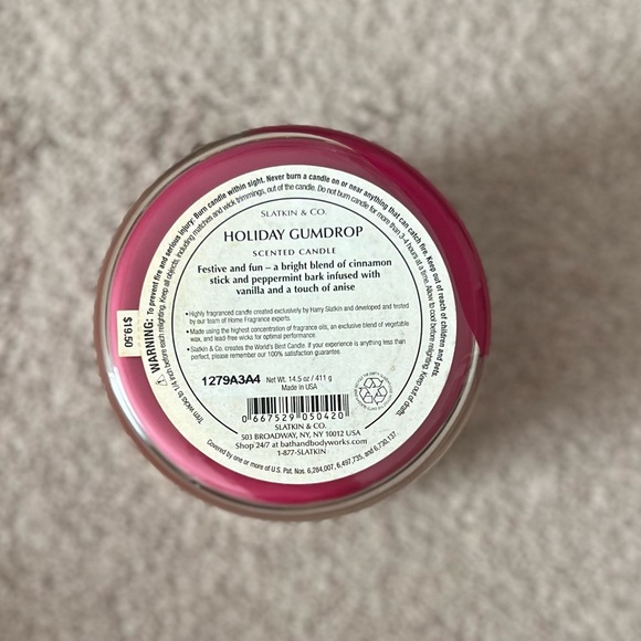 Slatkin & Co Holiday Gumdrop Scented Candle - NWT - 14.5oz - Picture 2 of 3